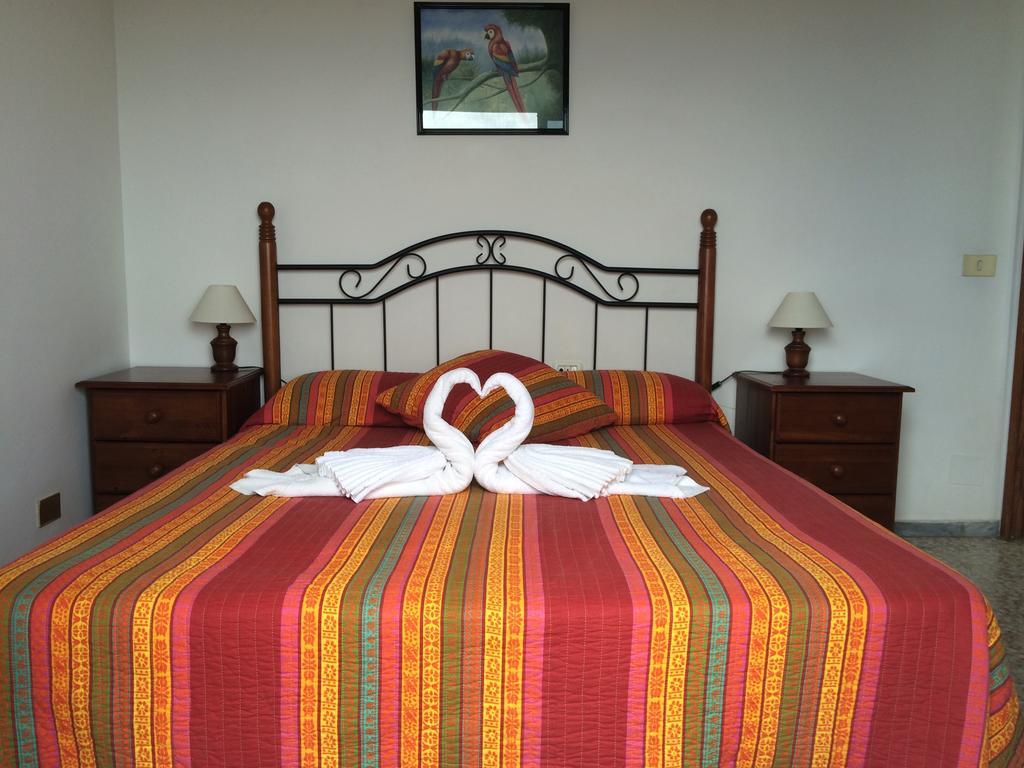 Apartamentos Domínguez Calera Habitación foto
